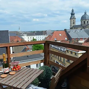 https://upstairs9000.hotelsghent.com