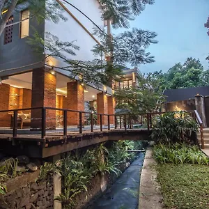 Merak Village By Prasi Guest house